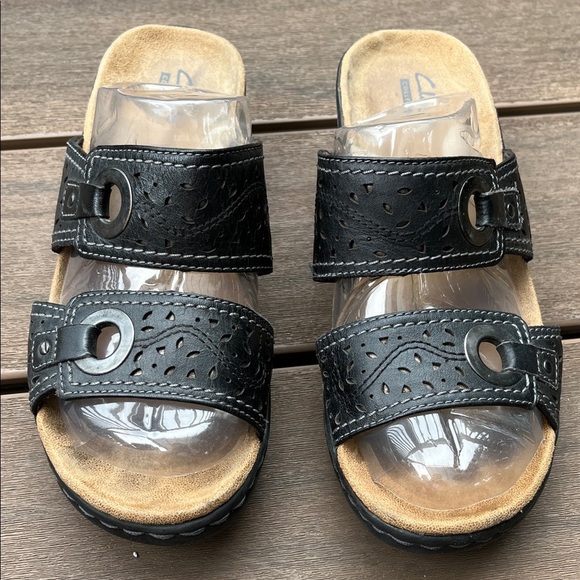 Y2K Clarks Collection Casual Black Wedge Sandal with Stitching Detail - Size 7 - Picture 2 of 15